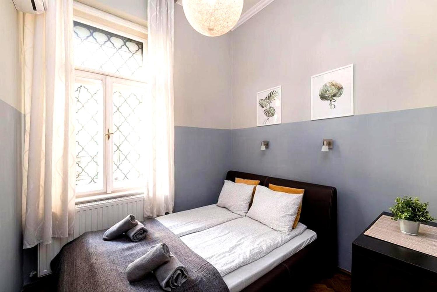 Vaci Street - Location In Budapest, Steps From The Danube * Будапешт